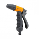 Pistol for watering<gtran/>  Plastic nozzle on the hose<gtran/>
